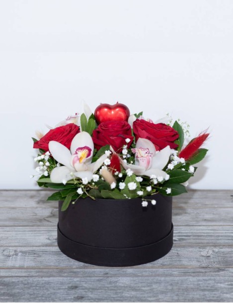 COMPOSITION IN A BOX WITH RED ROSES AND SYMBIDIUM ORCHIDS