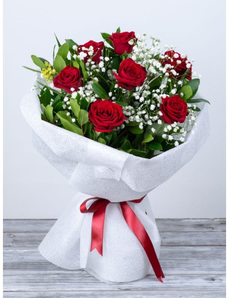 BOUQUET OF RED ROSES